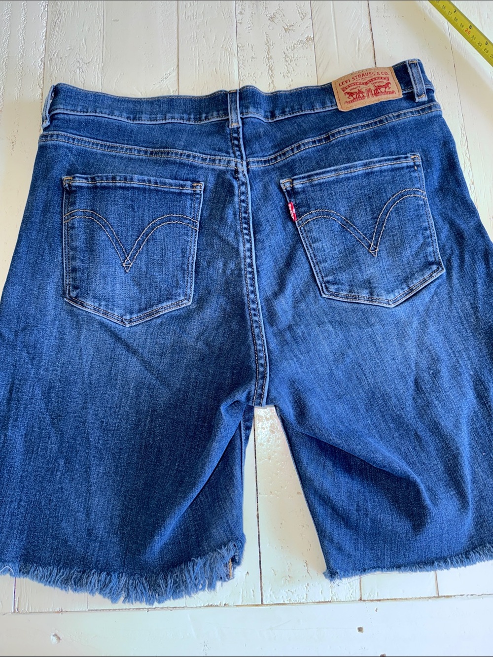 Levi’s woman’s stretchy shaping skinny shorts Dark Blue Denim Shorts 8 raw hem